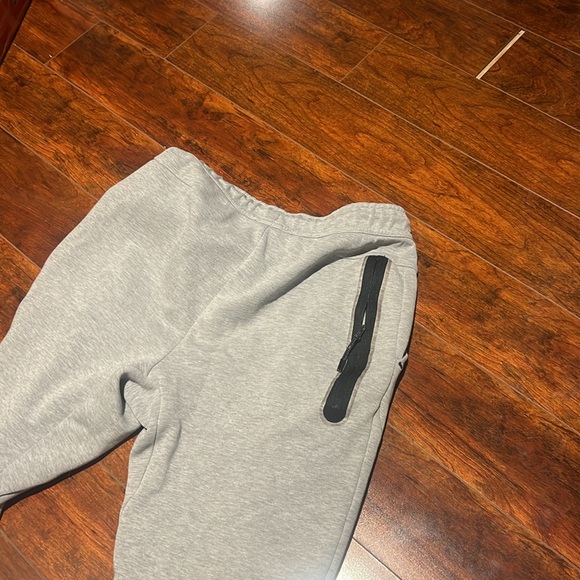Men’s Nike tech pants - Picture 3 of 4